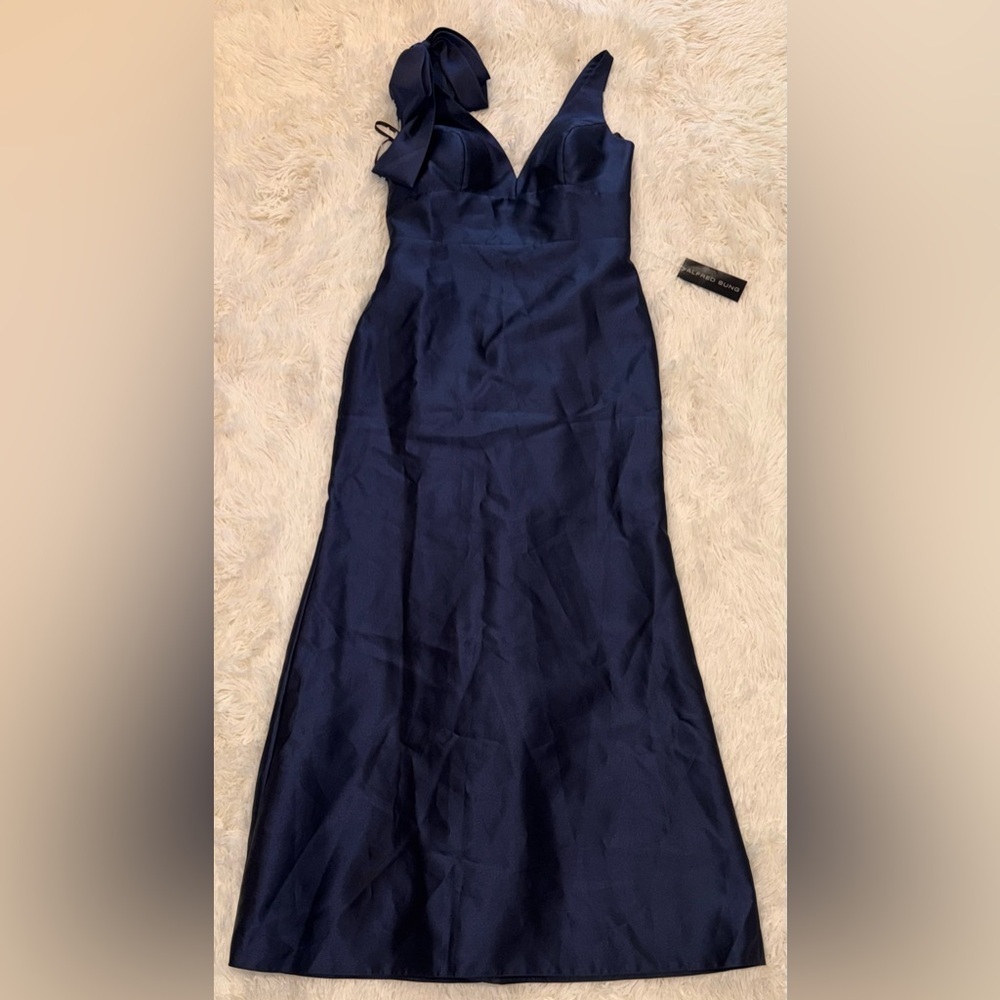 NEW Alfred Sung Bow Detail Sleeveless Satin Twill
Trumpet navy blue Gown Sz 12 - Picture 2 of 6